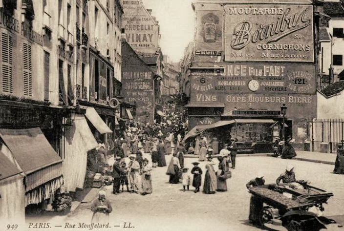 Historic photograph of a crowded Paris street in the nineteenth century